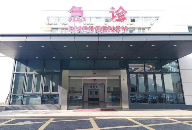 家门口发现“人参” 男子生吃进急诊