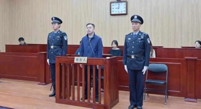 落马书记受贿6628万 主动投案当月还在捞钱