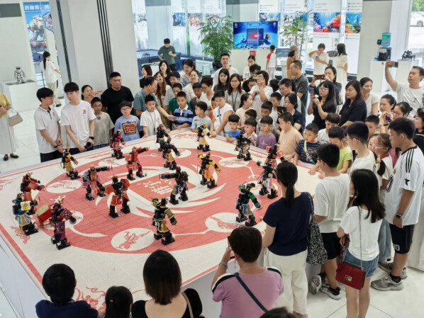 广东群宇互动科技有限公司智能机器人玩具