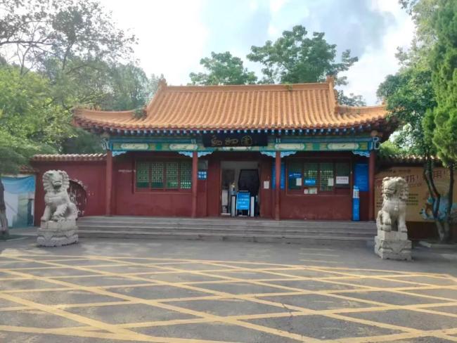 动物园被举报用个人码收门票上千万