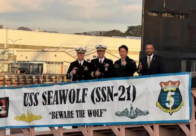 小泉进次郎参观美国核潜艇有何意图