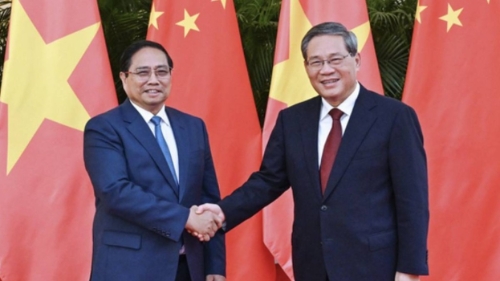 李强晤范明政