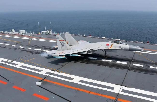 我军披露福建舰模拟弹射试验画面