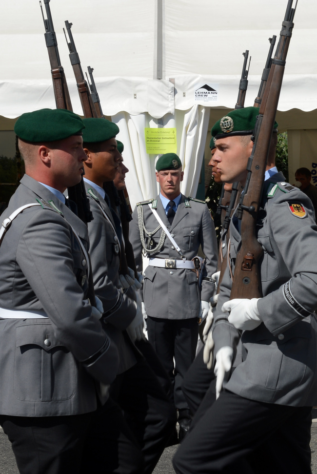 民调：德国近六成受访者支持启动义务兵役制