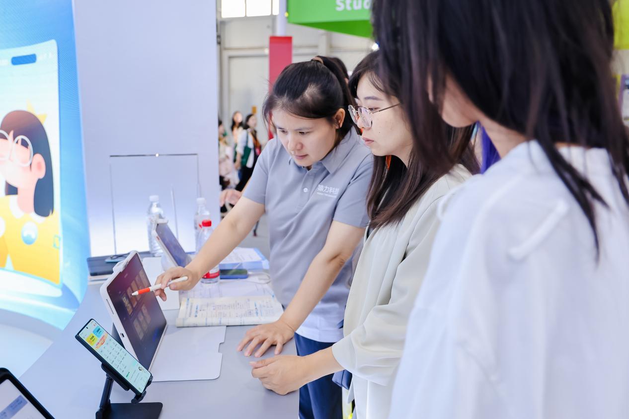 2025服贸会丨小猿：AI+教育场景化突围 重构个性化学习新范式
