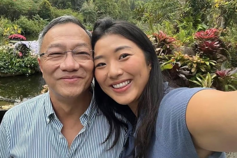 郑芬妮贴出自己与父亲的合照。 IG@laparasian.jpg 郑芬妮贴出自己与父亲的合照。 IG@laparasian.jpg