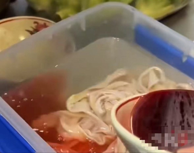 涉事账号此前发布的视频截图。