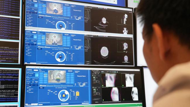 全国首台质子治疗系统启用