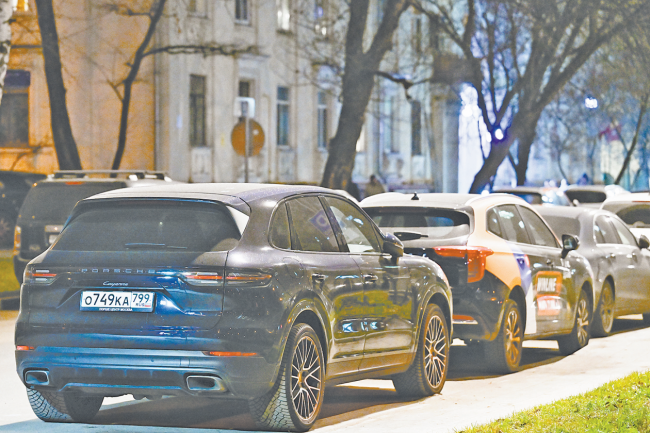 俄欧关系越发紧张，美乌磋商未见突破，俄猜测数百保时捷被锁“幕后黑手”