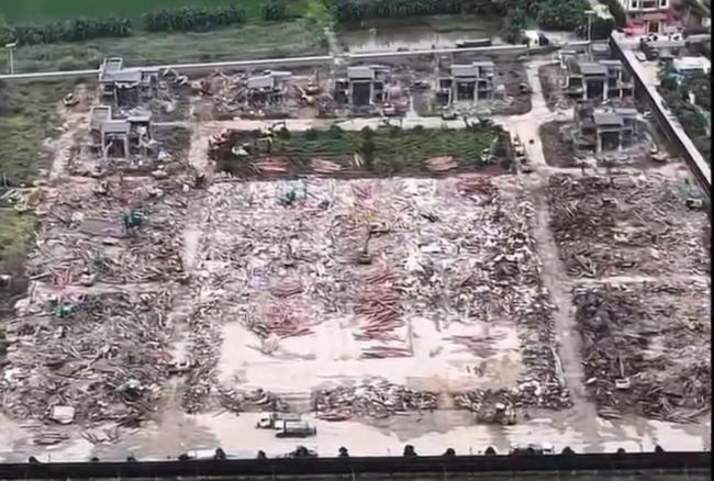 违建豪宅“英之园”已连夜拆除,数十台挖机正在作业,官方回应