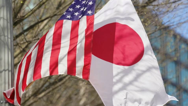 图为美国及日本国旗。 图为美国及日本国旗。