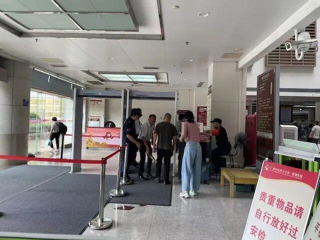 实地走访骨科医生遇袭医院 多渠道可预约挂号！