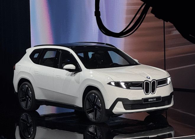 首创视平线全景显示中国版深度本土化 新世代BMW iX3发布