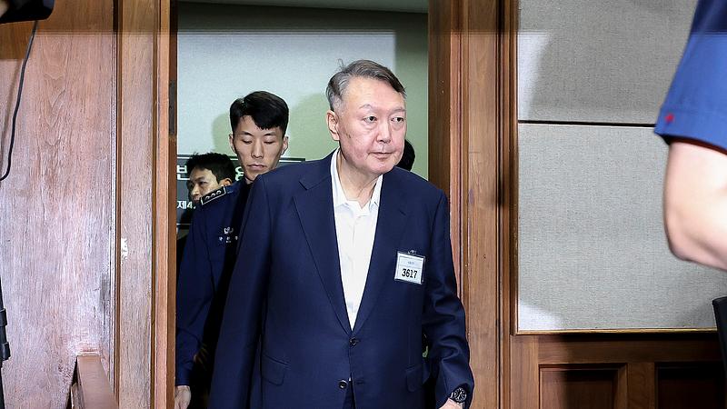 △当地时间9月26日上午,韩国前总统尹锡悦抵达首尔中央地方法院出席庭审。