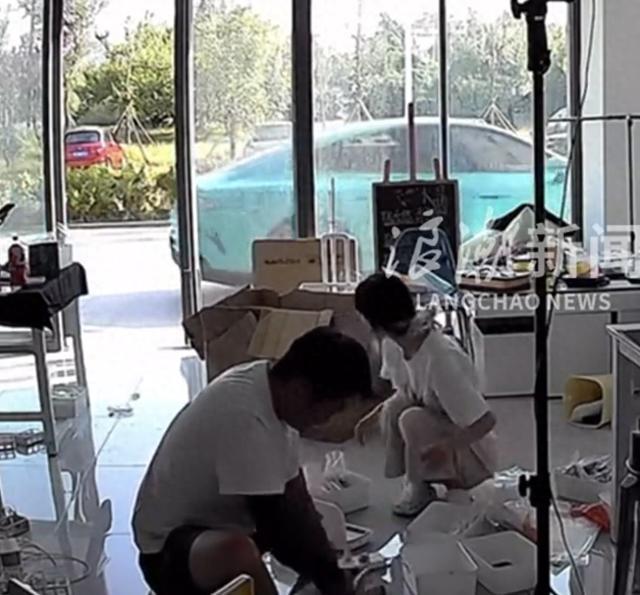 小米汽车突然自己开走