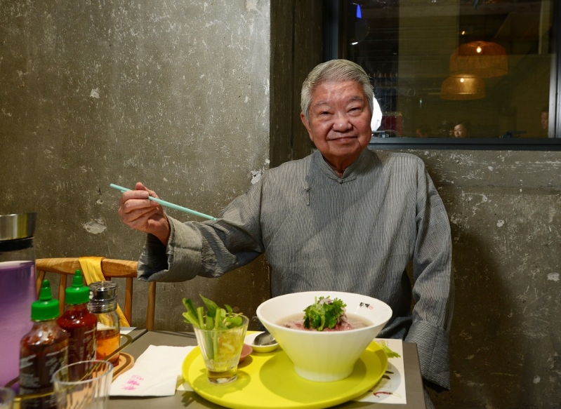 蔡澜今日传出离世消息,享年83岁。 蔡澜今日传出离世消息,享年83岁。