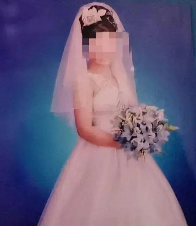 女老师新婚后遇害 警方掘坟做DNA鉴定