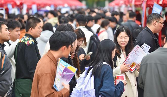 国家统计局发布8月份分年龄组失业率数据