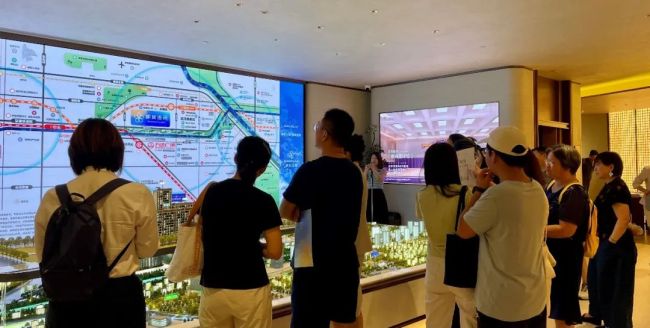 有新盘连夜收获订单，实探北京五环外放松限购