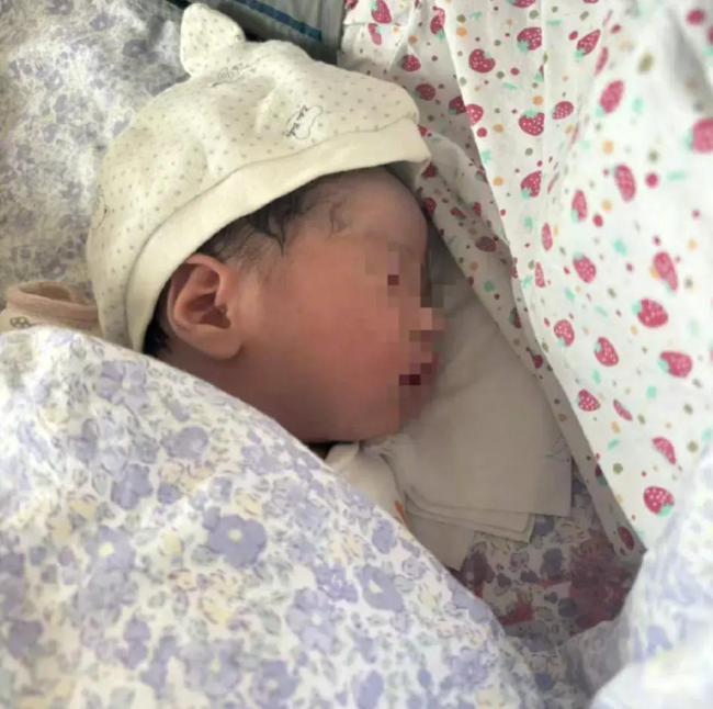 27天新生儿就医去世的最后44分钟