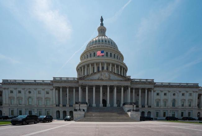 美国两党为何难妥协 美国联邦政府历史最长“停摆”持续