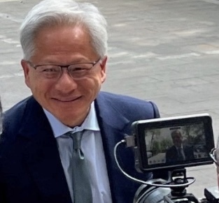 黄仁勋3个月两度访华释放哪些信号