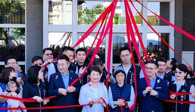 卢秀燕出席活动点名江启臣引联想