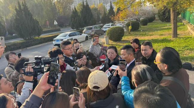 媒体评“狗主人闯门打砸遭反杀”案