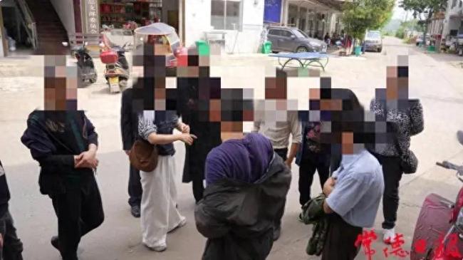 男子帮邻居抬丧突发疾病去世：双方在赔偿金额上各执一词