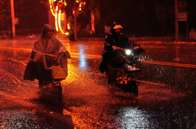 北京狂风骤雨 