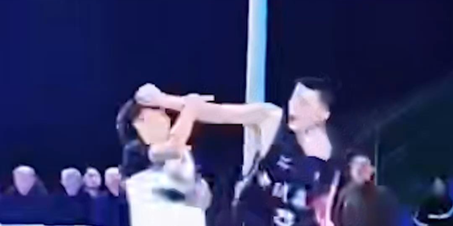 河南中原“村BA”赛场一名球员被打