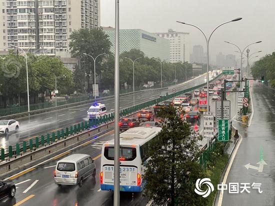 北京今日持续降雨局地或现暴雨