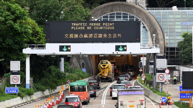 当局表示将率先考虑调整香港仔隧道和城门隧道等，多年未曾加价的隧道的价格。