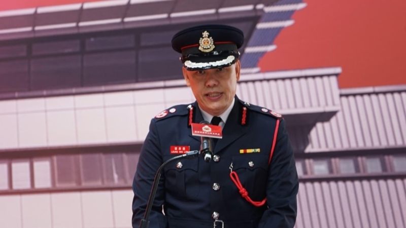 消防处助理处长（新界南）梁韦洛为机场东消防局开幕典礼致辞。 消防处FB