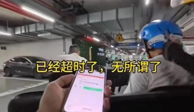 小区被外卖员集体“拉黑” 送餐难题凸显
