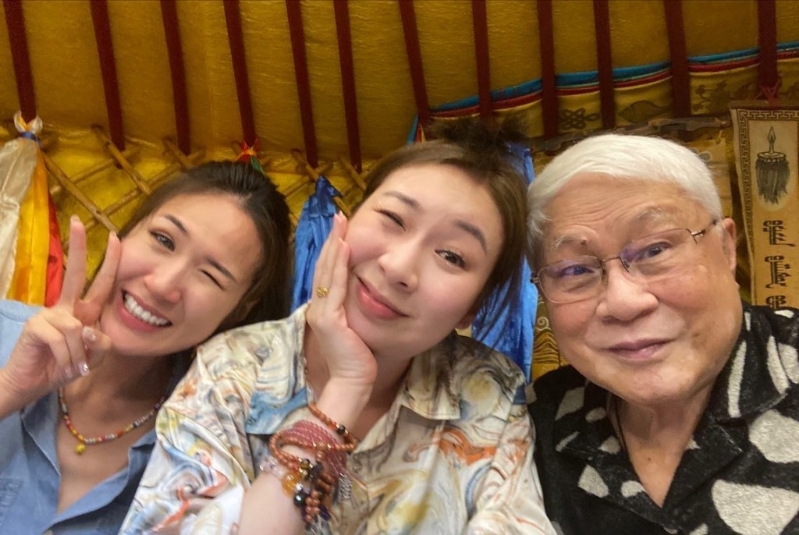 庄思敏（中）是马来西亚拿督庄宝的大女。
