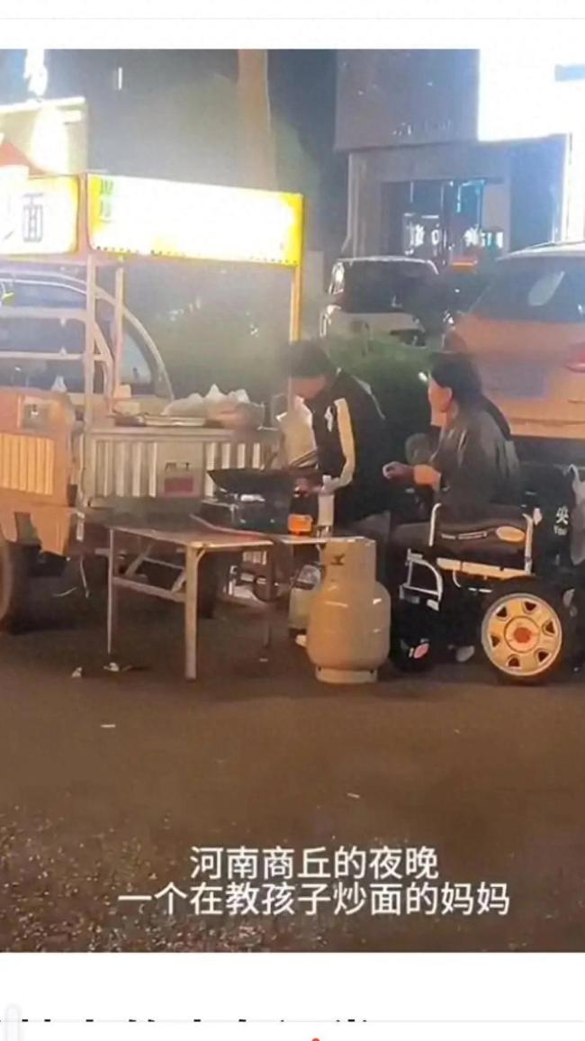 母女摆摊被客人转账6万