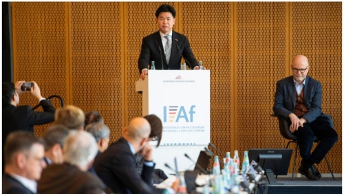 汤文龙于周五( 25日 )受邀于「未来——人工智能的机遇」的专题讨论环节中发言。 汤文龙于周五( 25日 )受邀于「未来——人工智能的机遇」的专题讨论环节中发言。