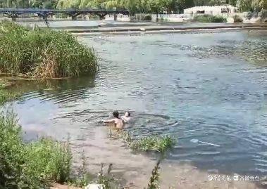 山东一高中老师跳河救起落水孩子
