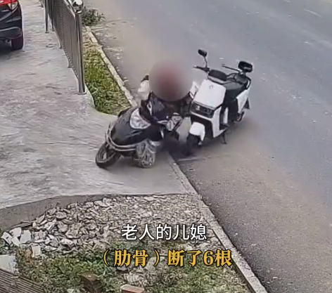 老人骑车睡着撞车摔断6根肋骨 对方主动给了2000元