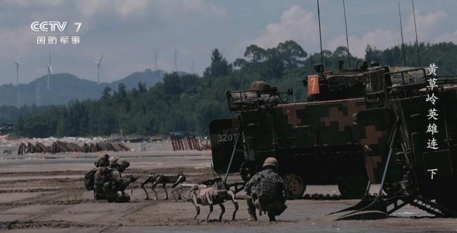 解放军两栖演练用上多款无人装备