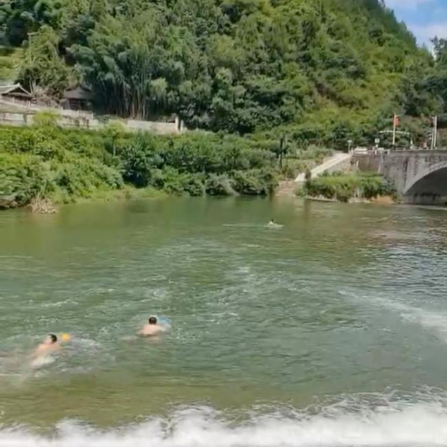 贵州一男子救落水女子时两人均溺亡
