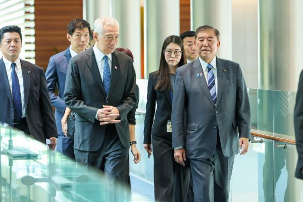 从石破茂会见李显龙看日新外交