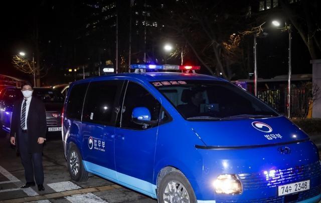 尹锡悦激烈拒捕的真实用意是什么