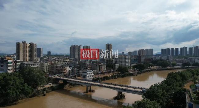 航拍广东怀集洪水前后对比