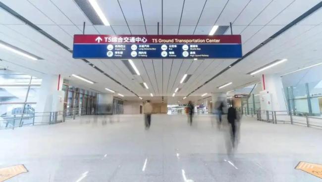 当地谈“有人坠楼砸到清洁工”