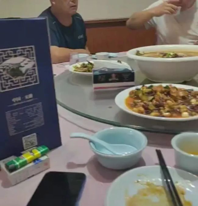 男子造谣与所长局长吃饭喝酒被罚 虚假信息引关注