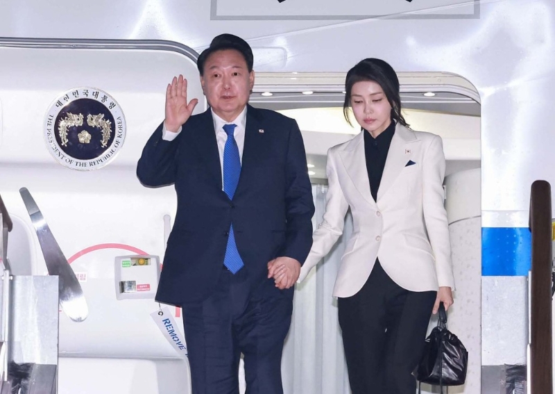 韩国第一夫人金建希因收受名牌包等案,接受检方传召调查。VCG图 韩国第一夫人金建希因收受名牌包等案,接受检方传召调查。VCG图