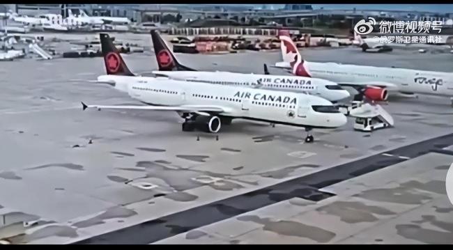 加拿大一波音飞机撞上两架客机：试图挤进客机间空位 机翼过长剧烈碰撞