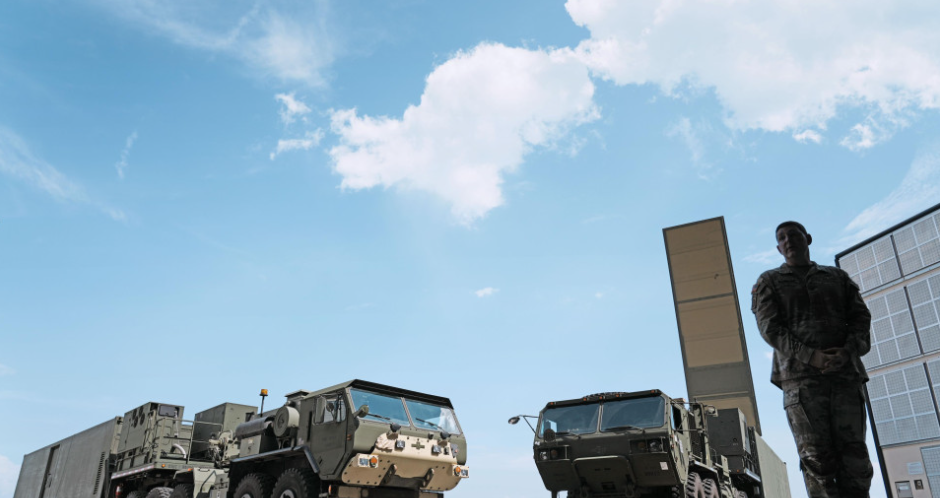 “堤丰”中导发射装置撤离驻日美军基地